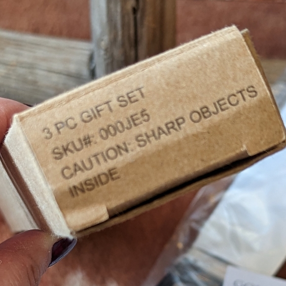 Vintage Gold Coast 3 Piece Gift Set Sku# 000JE5 - Picture 4 of 12